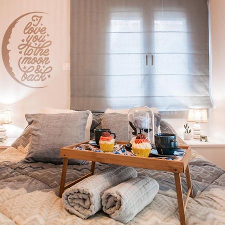 Luxury Seaside Apartment Next To Starbucks Opossite The Beach Park Of Flisvos Athens Luaran gambar